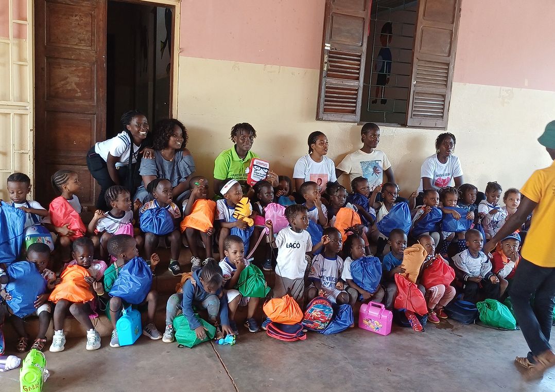 In Guinea-Bissau, the organization “A Missão Católica” initially created a nursery for 80 infants. Later, it established a primary school with 57 students, where one classroom was given a special name: Sala Delta.